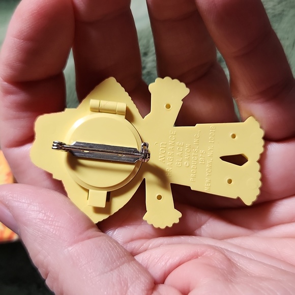 Vintage Avon Scarecrow Peter Patches pin pal fragrance pin, 1975. 49 years old! - Picture 3 of 8